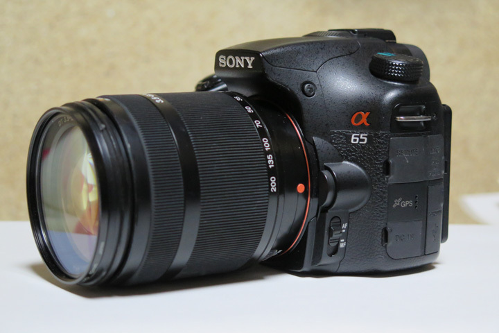 α65 と SONYレンズ(Aマウント)2本 と フラッシュ